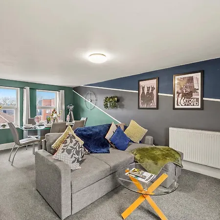 The Rooftop Penthouse - Stylish Escape Appartement