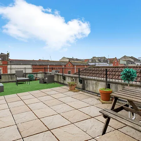The Rooftop Penthouse - Stylish Escape Bristol